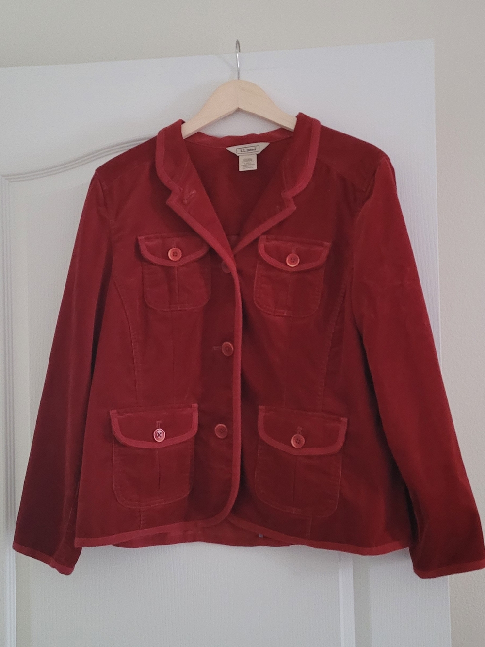 Excellent L.L. Bean Women's red corduroy jacket in L Petite